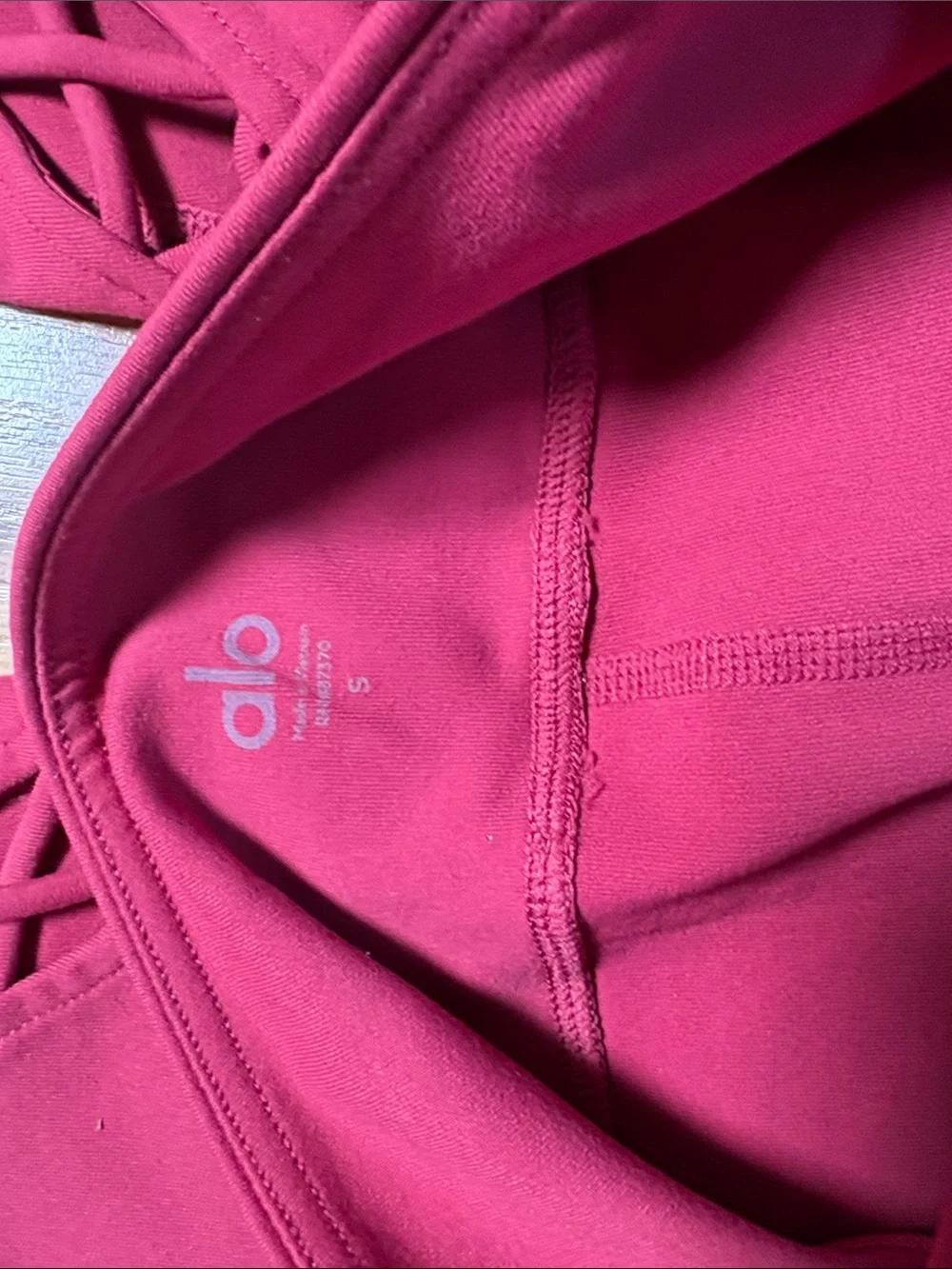 ALO Sz sm  ' Crimson Lattice Detail Active Leggings